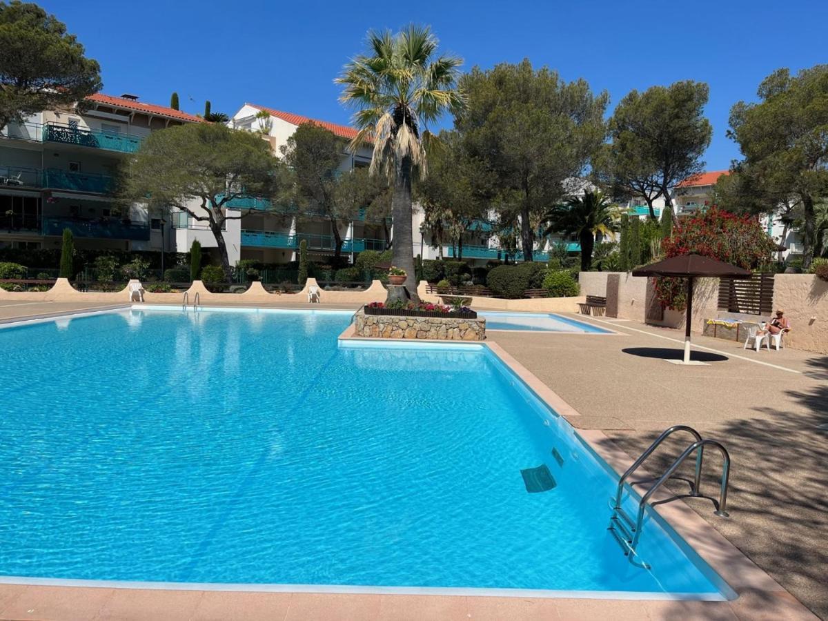 Saint-Raphael, Boulouris, F2 Dans Belle Residence 3 Piscines, Proche Bord De Mer エクステリア 写真